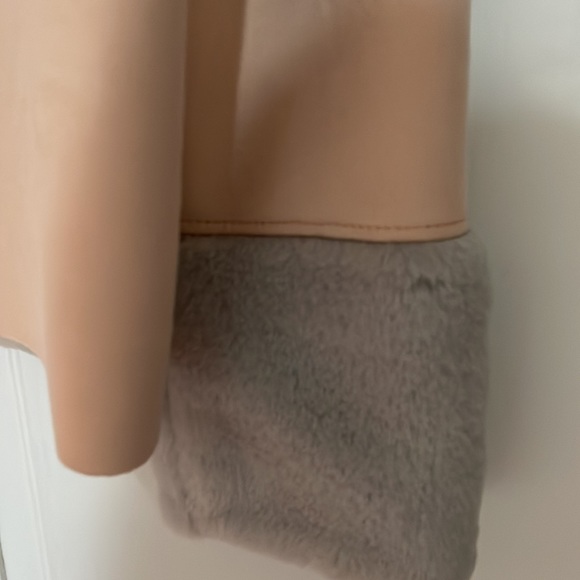 Zara Faux Fur/ Faux Suede Sweater/Shirt in size large - Picture 5 of 5